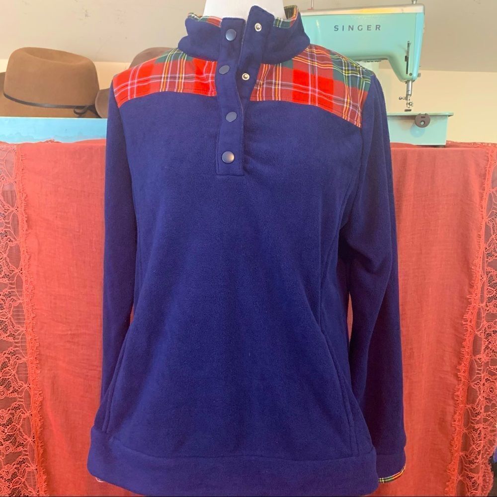 Crown & Ivy navy and red plaid fleece pullover Pxl
